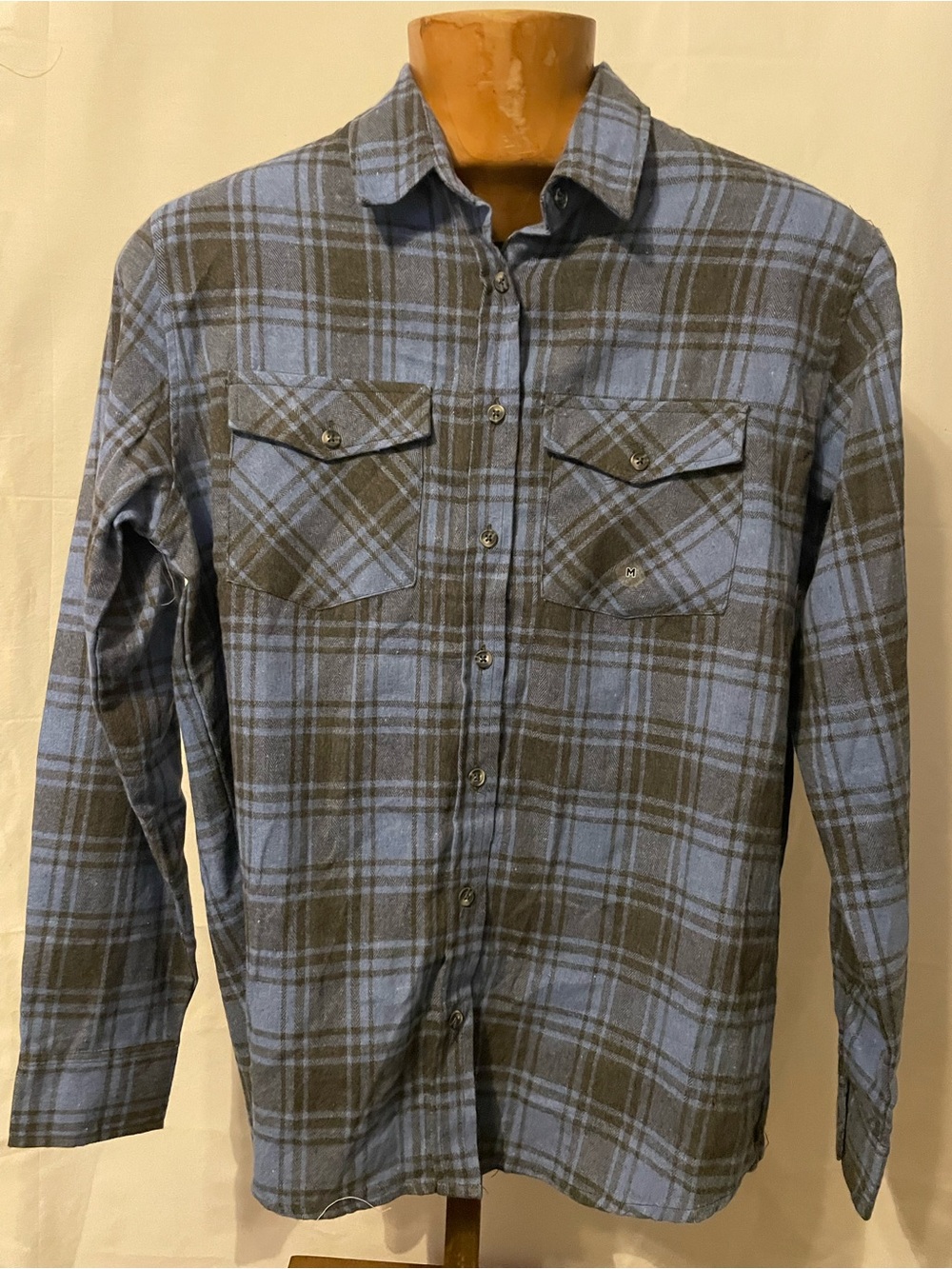 Tilly’s RSQ Grey & Blue Flannel Woman’s size Medium NWT